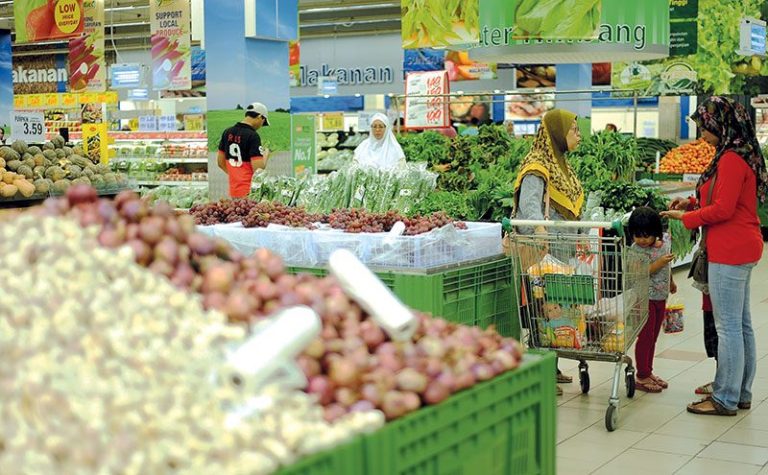 People at Giant Hypermarket